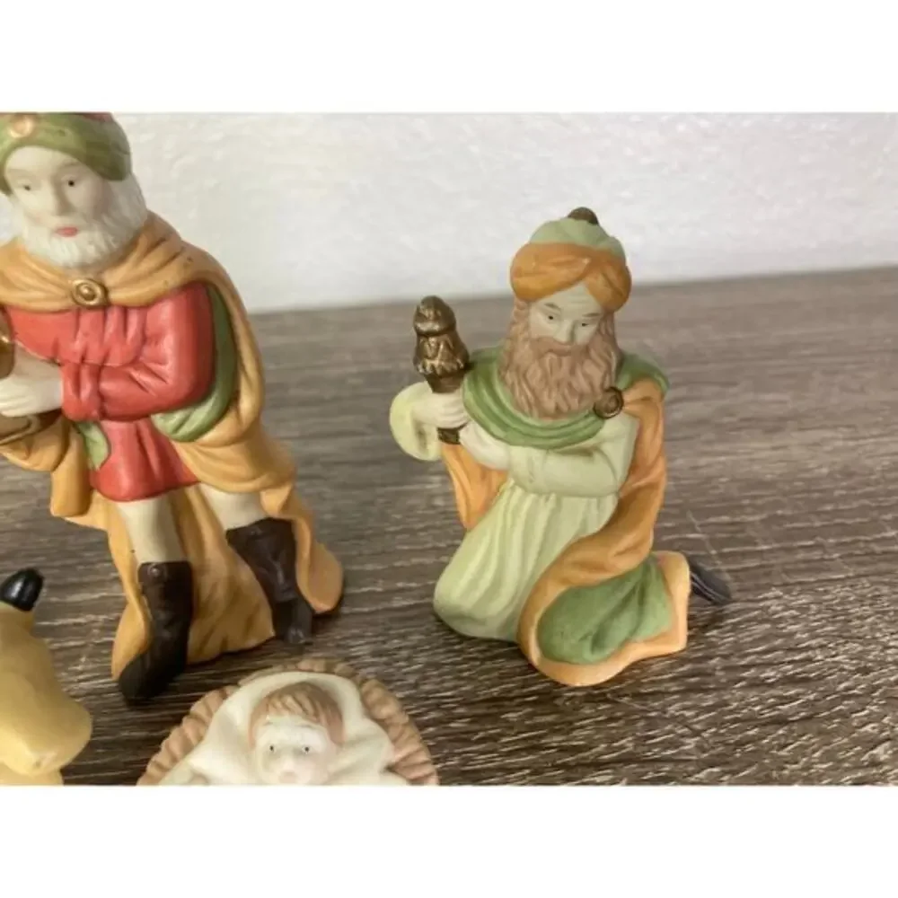 Mid Century Nativity Set Japan Ceramic 6‎ Piece Hand Painted Pastel Christmas